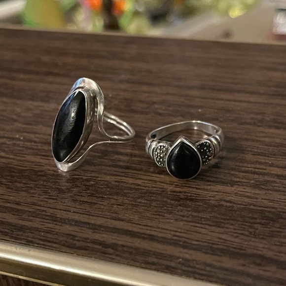 2 x real silver w/ obsidian stone rings - Picture 2 of 5